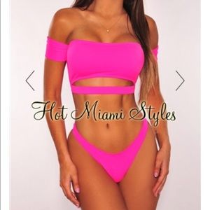 Two piece bikini neon pink 👙